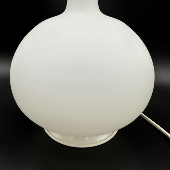 Thomas O'Brien Vintage Modern Table Lamp 14" Round White Glass Ball Visual 2005 - Picture 3 of 9
